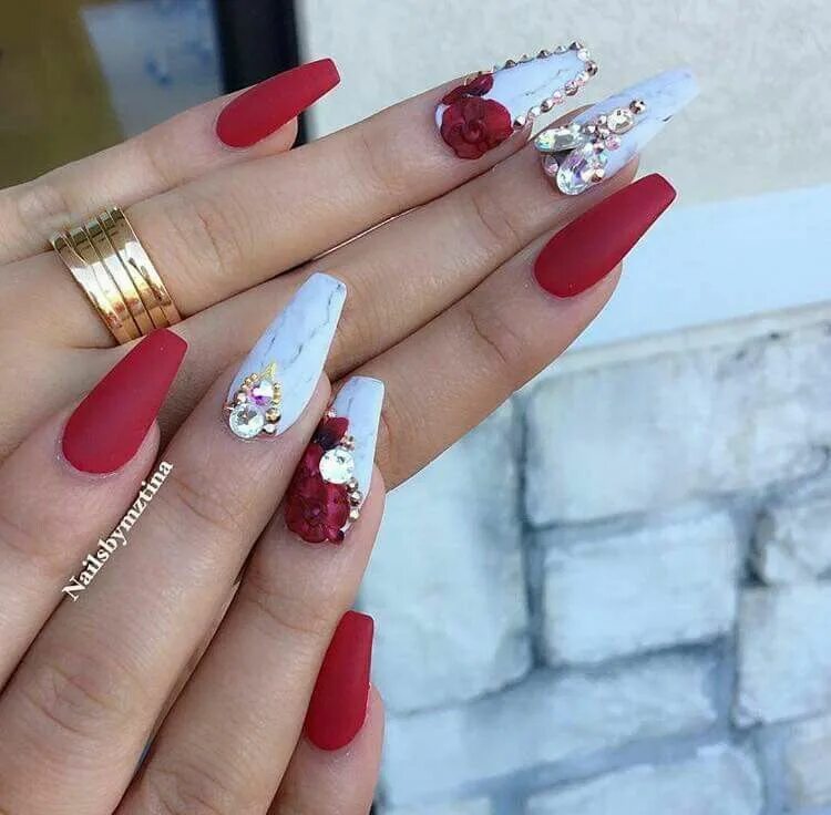 Красный маникюр со стразами на длинные Traumnägel Red acrylic nails, Diamond nail art, Coffin nails designs