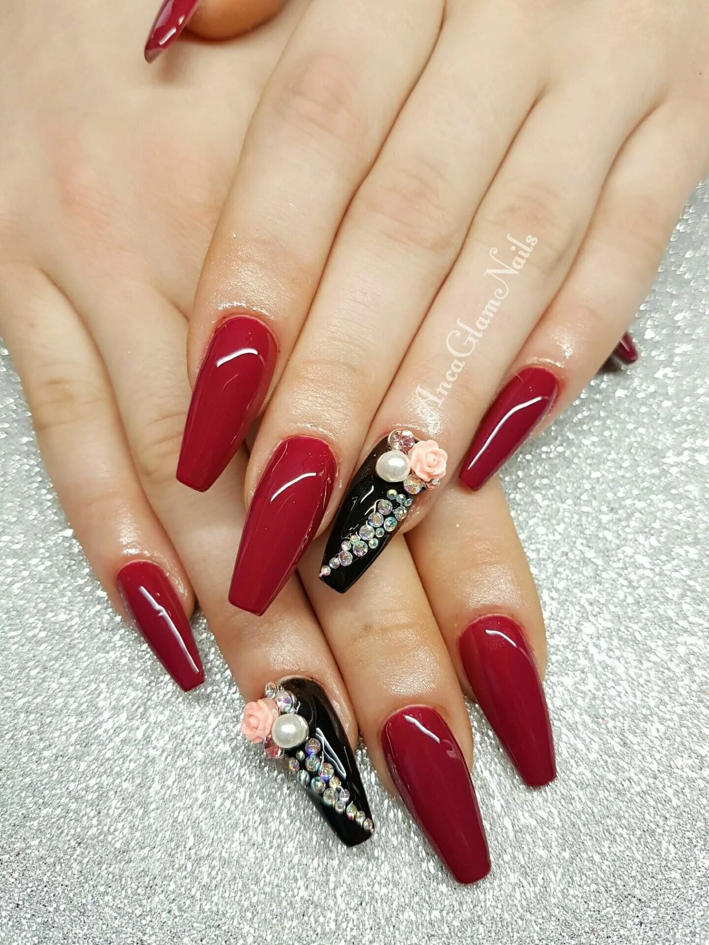 Красный маникюр стилеты ボ-ド"EyeMakeup & Nails"の ピ ン