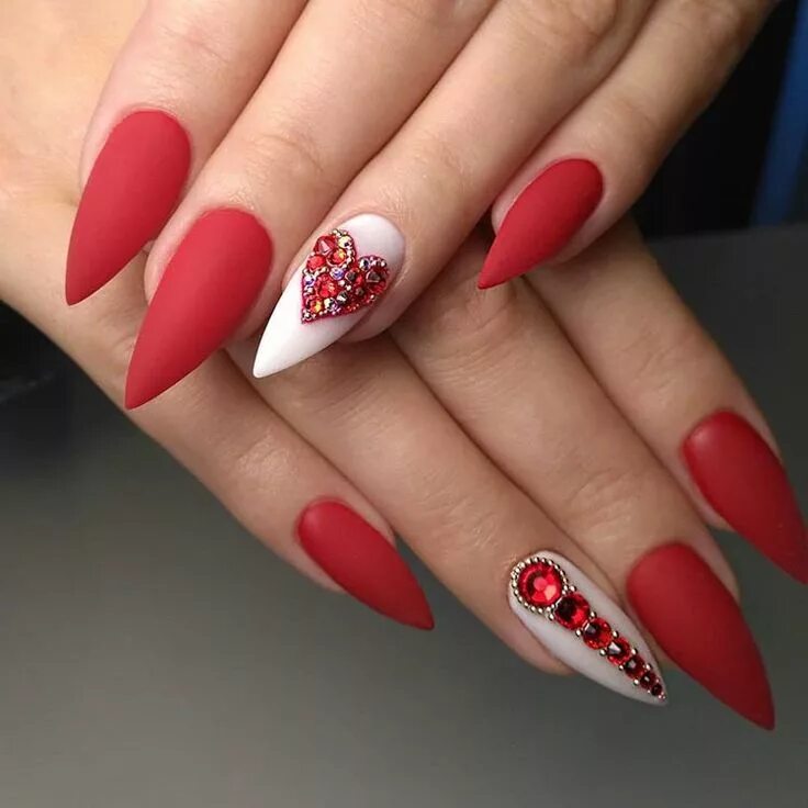 Красный маникюр стилеты Ногти Камчатка в Instagram: "#ногтикамчатка #маникюркамчатка #стилеты #стразынан