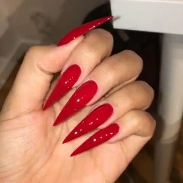 Красный маникюр стилеты thank you guys for your help! But I really wanted "Competition Red" #lillynails 