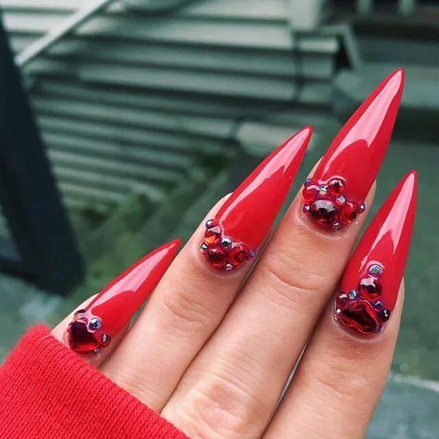 Красный маникюр стилеты t r a f f i c - * * * #noodle_yess #impekablenails #redonred #rednails #stiletto
