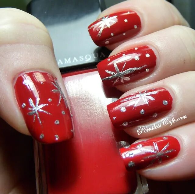 Красный маникюр звезды Take the last pin before this from this board and add some silver dots to give m