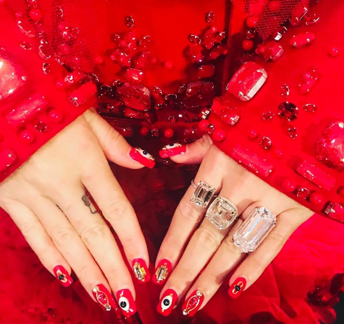 Красный маникюр звезды Every Can't-Miss Met Gala Hair and Makeup Moment From the Red Carpet Nail art, P