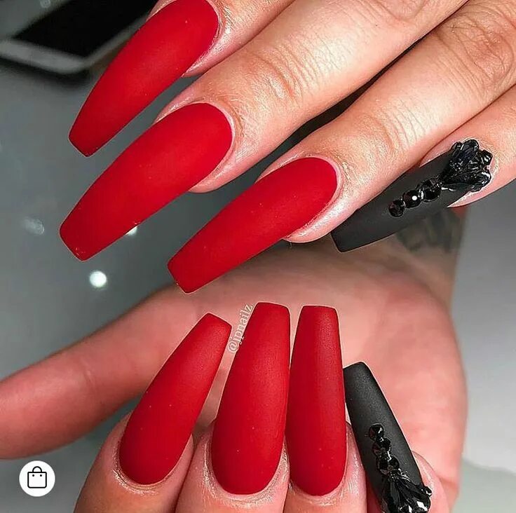 Красный матовый маникюр длинный #acrylicnails #coffinnails #matterednails Red nails, Red wedding nails, Red matt