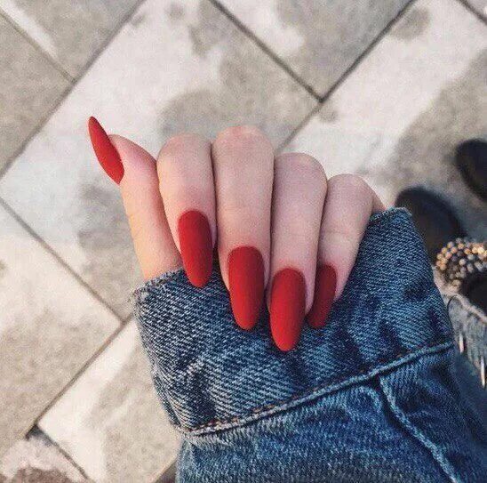 Красный матовый маникюр длинный Uñas Coffing Maquillaje Peinados Tutoriales de cabello Red nails, Cute acrylic n