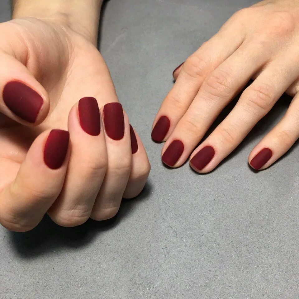 Красный матовый маникюр на короткие ногти Ставший уже классикой винный. Который и в пир, и в мир, и на работу #chiccornerk