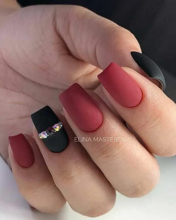 Красный матовый маникюр на квадратные ногти 20 Beautiful Ways to Wear Red Nails Style2 T Red matte nails, Red nails, Matte n