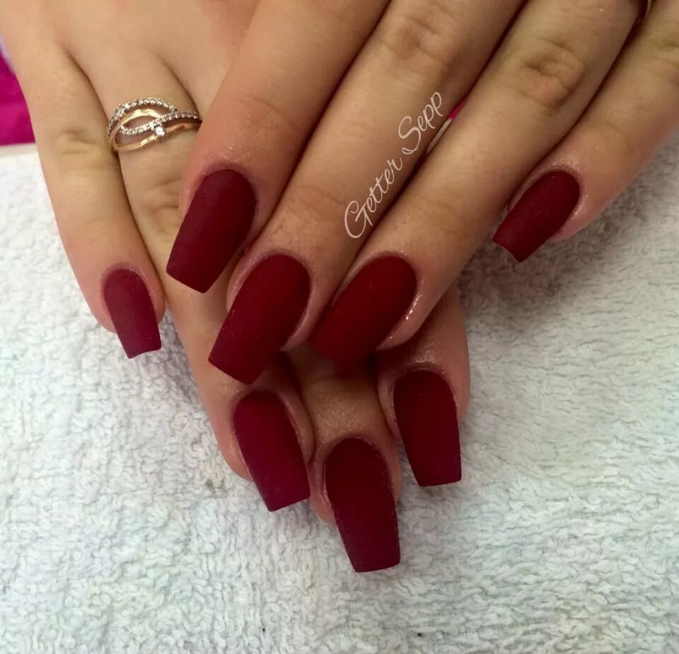 Красный матовый маникюр на квадратные ногти Matte dark red nails Matte nails design, Red matte nails, Red acrylic nails
