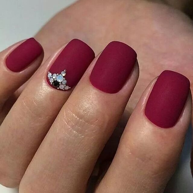 Красный матовый маникюр с дизайном Pin by Oun Anbushinova on Маникюр Matte nails design, Trendy nails, Popular nail