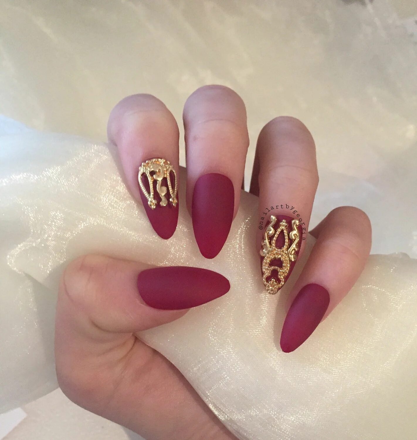 Красный матовый маникюр с золотым Unique red false nails related items Etsy Matte nails design, Red matte nails, F