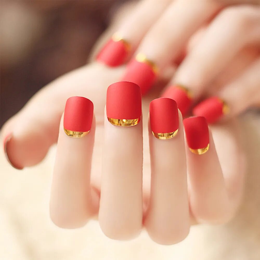 Красный матовый маникюр с золотым 24pcs/Set Trendy Full Finished False Nails European Short Metal Side Matte Wine 