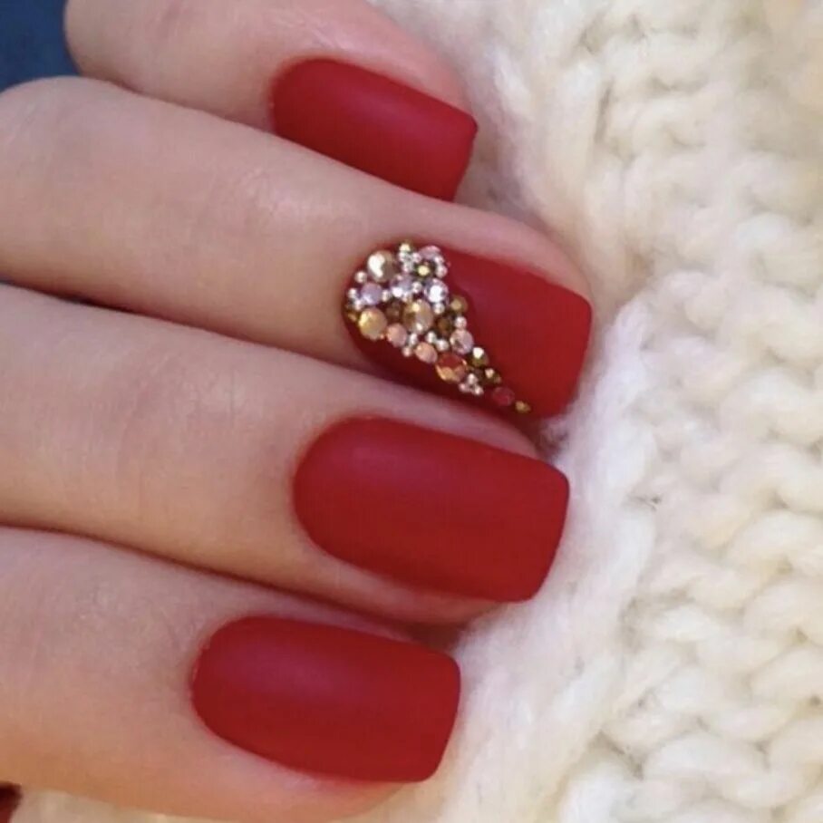 Красный матовый маникюр с золотым Red Nails Ladies and Gents !! Prom nails, Nails prom, Prom nail designs