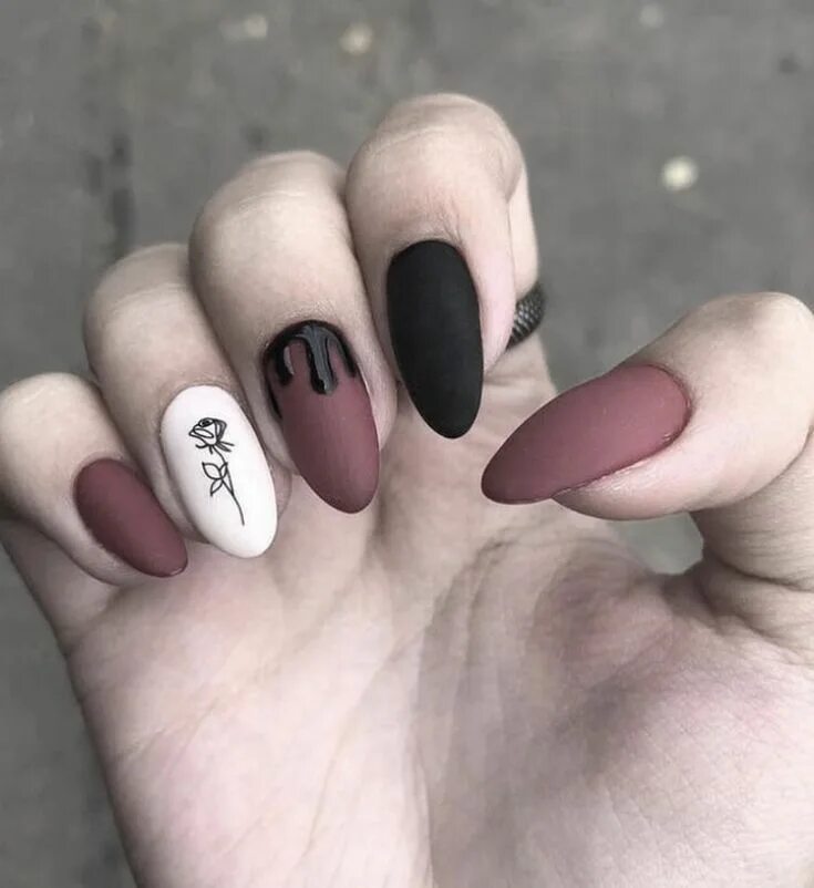 Красный молодежный маникюр Romantic Dark Nails in 2024 Goth nails, Simple acrylic nails, Gothic nails