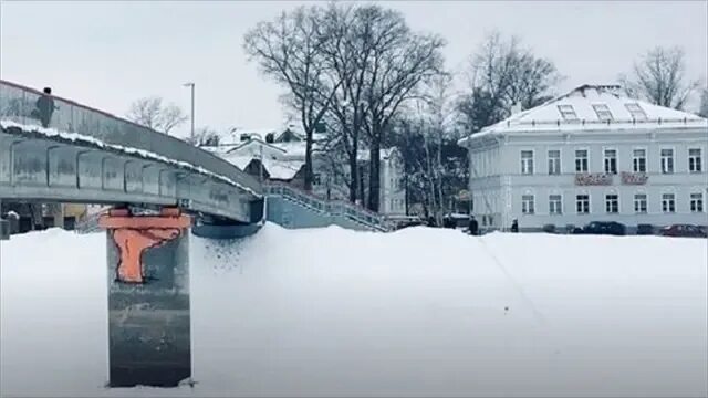 Красный мост вологда фото Нарисованная нога подпёрла Красный мост в Вологде - 35медиа