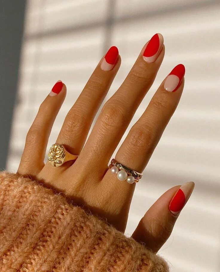 Красный нюдовый маникюр Allure Magazine on Instagram: "A different take on holiday red nails but with ne