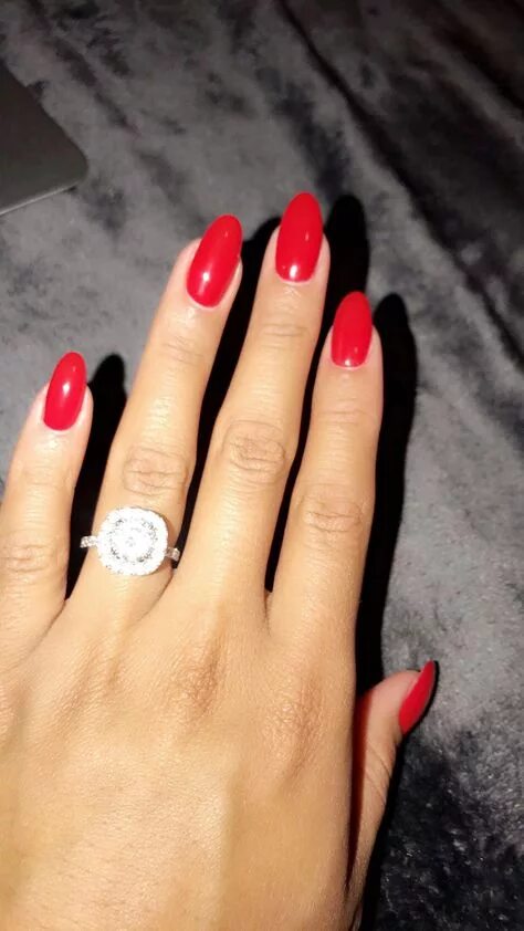 Красный овальный маникюр 10 популярных идей на тему "ongles rouges" для вдохновения