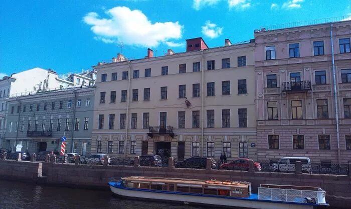 Красный паспорт наб реки мойки 28в фото Заброшенный дом МИД на Мойке продали в частные руки : ЗакС.Ру : новости Санкт-Пе