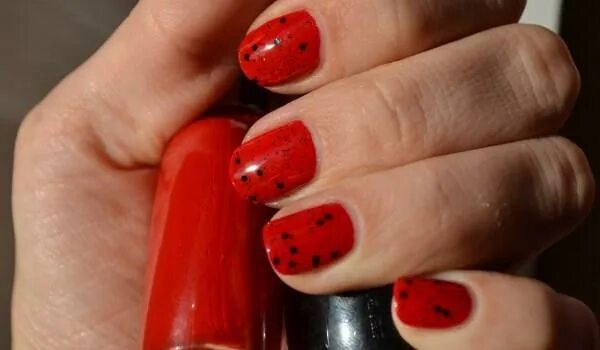 Красный перепелиный маникюр Перепелиные яйца от Nubar G715 Black Polka DOT - отзыв Рената Squper