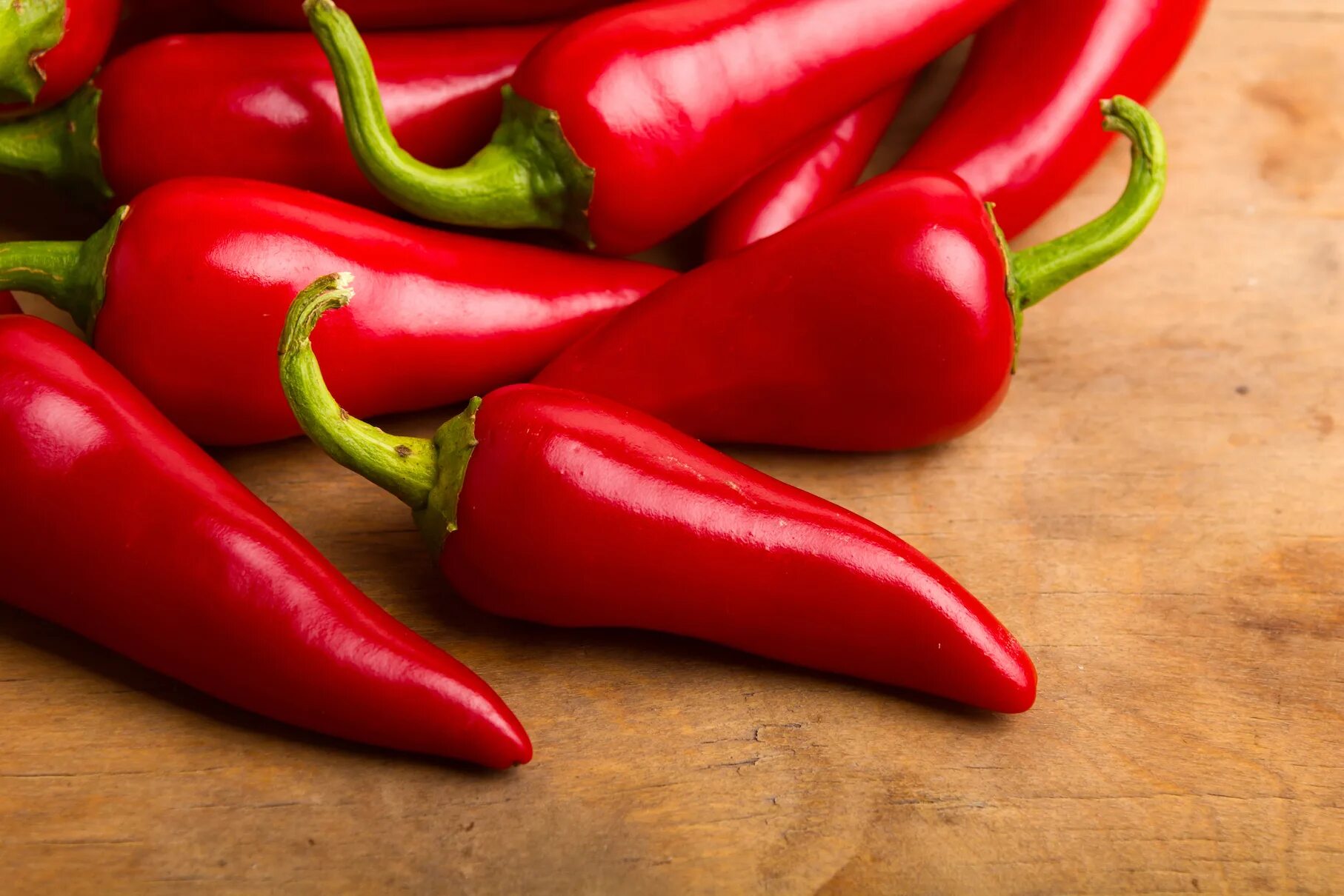 Красный перец фото Spicy foods have numerous health perks, even if they make your eyes water - Eart