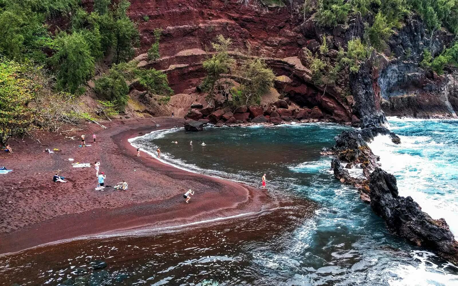 Красный пляж фото Red Sand Beach / Maui / Hawaii // World Beach Guide