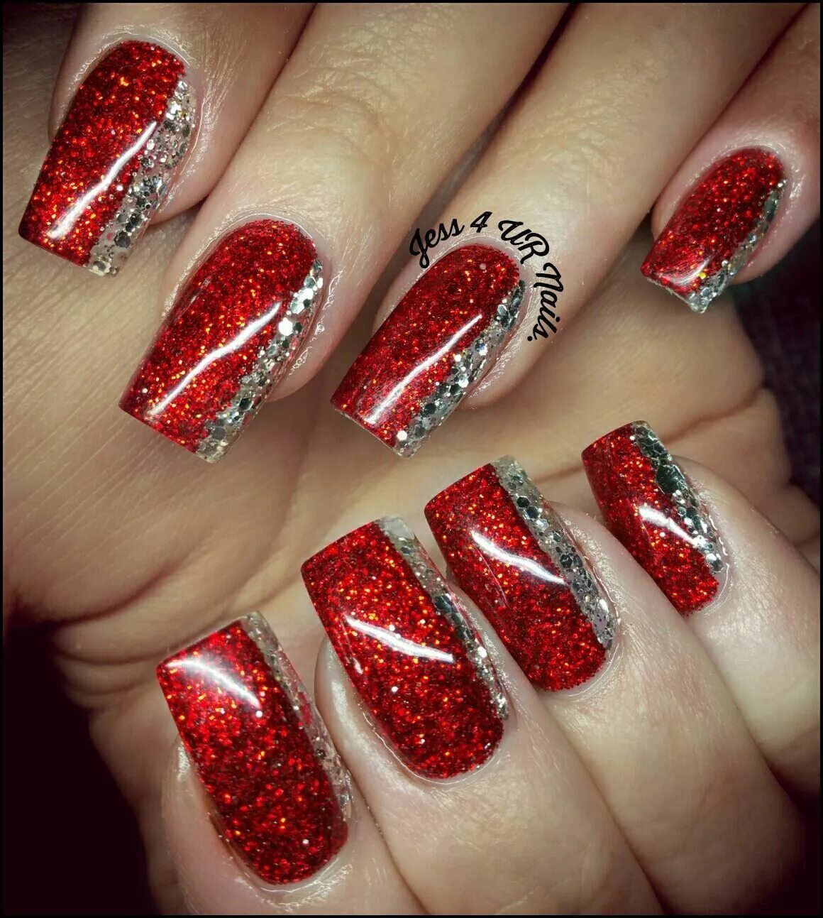 Красный праздничный маникюр Pin by Stella Caponi on glamour/beauty/fashion Christmas nails, Christmas nail d