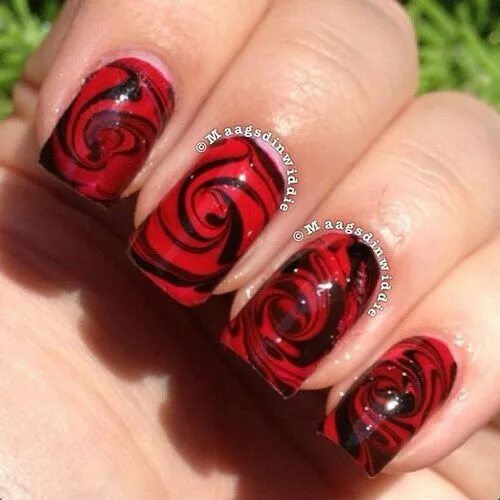 Красный розовый черный маникюр пошагово Red Roses Water Marble Nail Art - Simple Nail Art Ideas Rose nail art, Rose nail