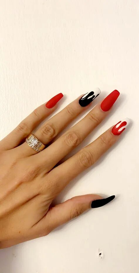Красный с белым маникюр квадрат 10 популярных идей на тему "red white and black nails acrylic" для вдохновения