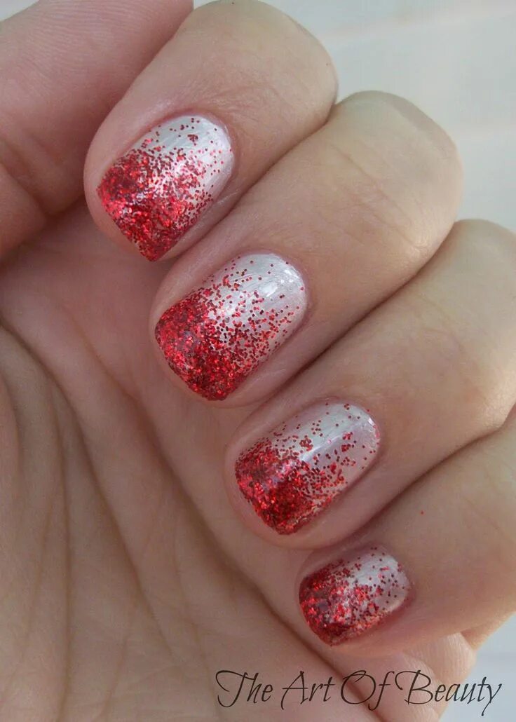 Красный с блестками маникюр на коротких ногтях Valentine's Nails via The Art Of Beauty Valentines nail art designs, Nail design