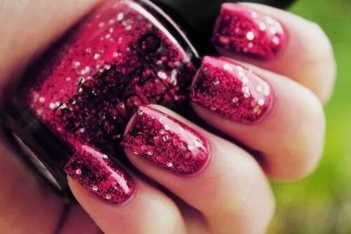 Красный с блестками маникюр на коротких ногтях I like it / nails! Red nails glitter, Chic nails, Nail polish