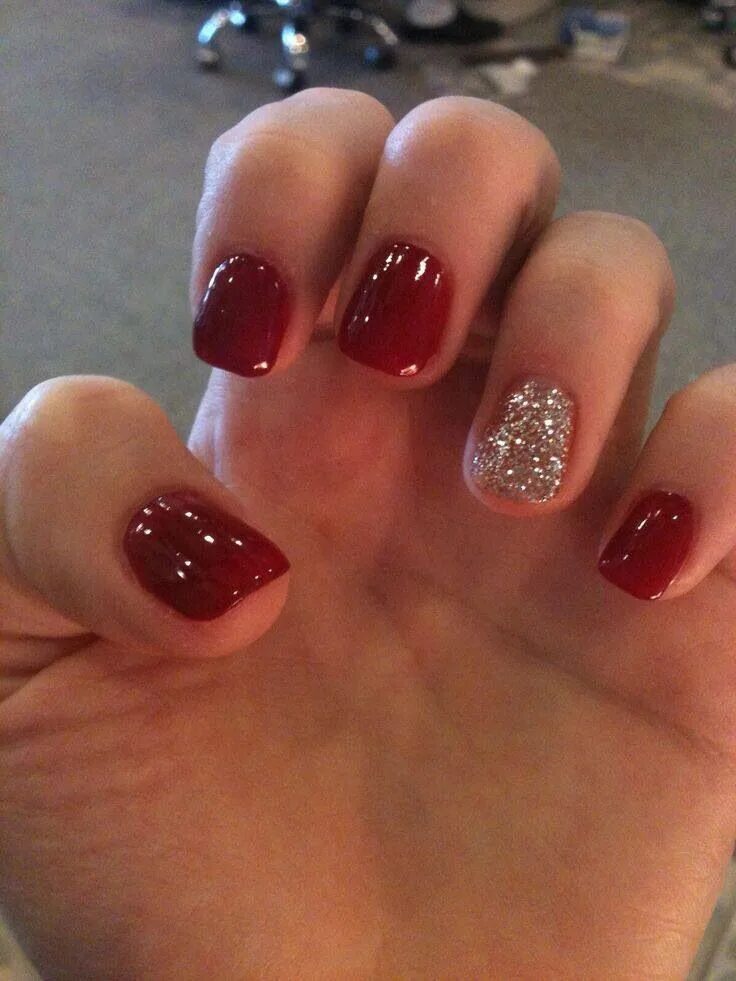 Красный с блестками маникюр на коротких ногтях Red nails Red gel nails, Nails, Gel nails