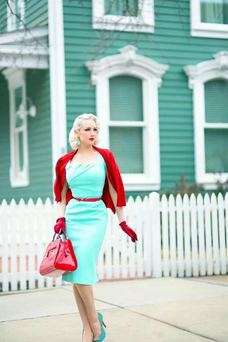 Красный с голубым сочетание в одежде фото Pin by Dawn Kreiger on Cottage Boards The pretty dress company, Pretty dresses, 