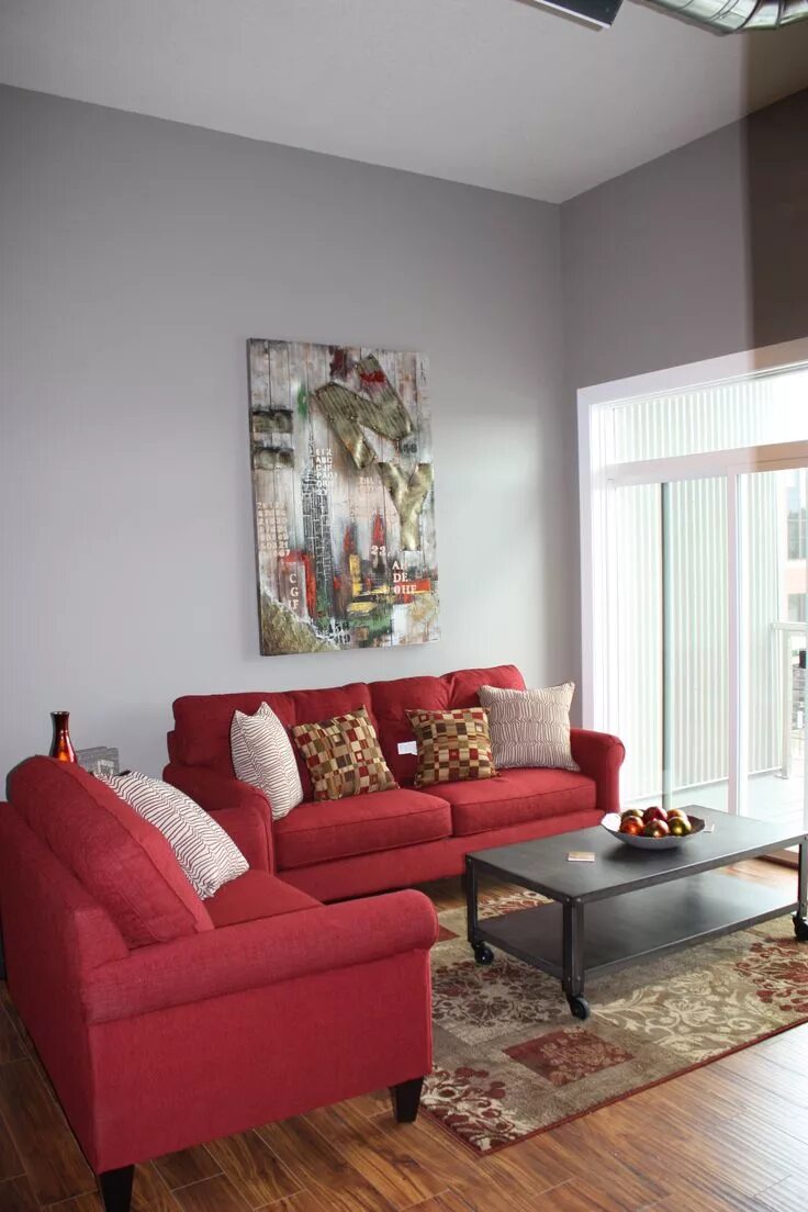 Красный с серым в интерьере Pin by MoniLoveSol on Living Red living room decor, Red sofa living room, Red co
