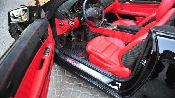 Красный салон тюнинг Перетяжка салона авто, руля, сидений, подлокотников, потолков, катеров во Владив