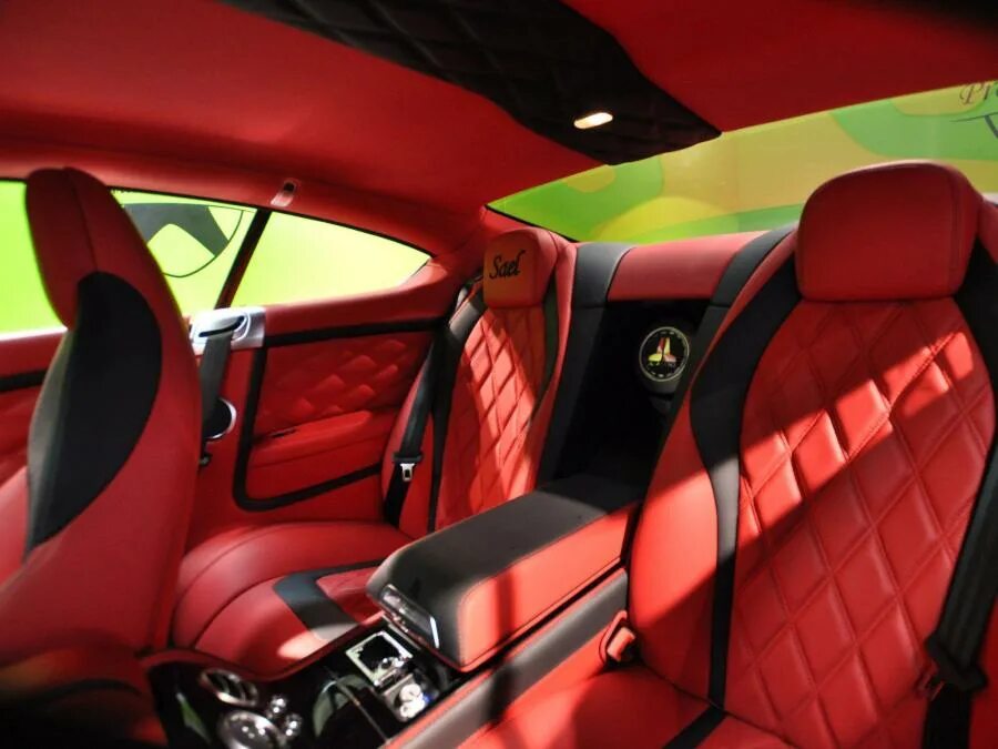Красный салон тюнинг Bentley Continental GT by Print Tech 2013 года выпуска. Фото 2. VERcity
