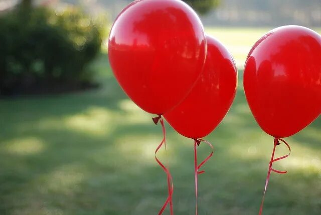 Красный шарик фото Untitled in 2019 Red balloon, Vintage roses, Colourful balloons