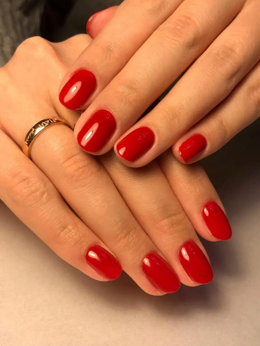 Красный шеллак фото The Best Short Red Nails for 2023 Cute Manicure Short red nails, Red acrylic nai