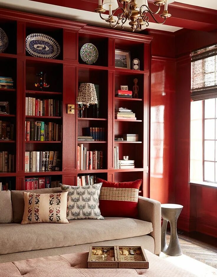 Красный шкаф в интерьере гостиной фото Chairish The Art of Vintage. The Luxury of Home. Red home decor, Red rooms, Livi