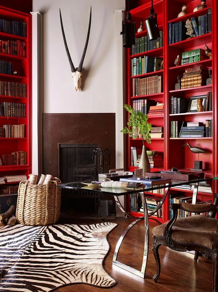 Красный шкаф в интерьере гостиной фото Office Space(s) Red interior design, Red home decor, House design