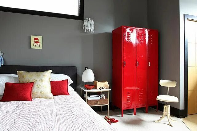 Красный шкаф в интерьере гостиной фото corner of my room on a cloudy day Room, Best interior design blogs, Bedroom desi