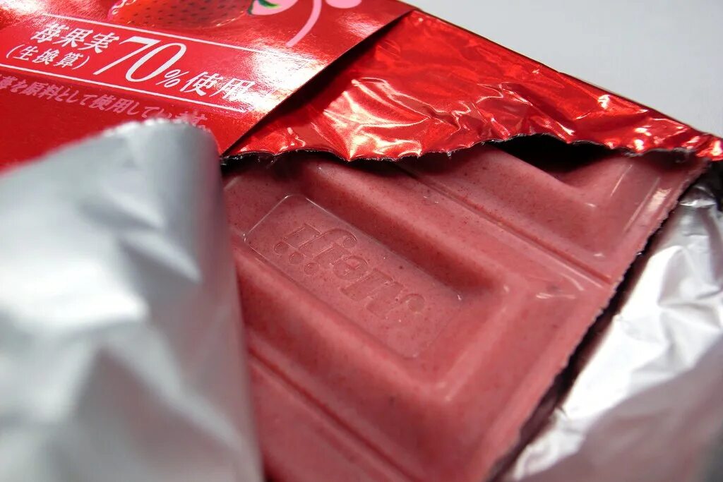 Красный шоколад фото Meiji Rich Strawberry Chocolate yoppy Flickr