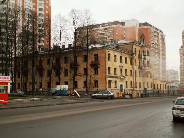 Красный строитель фото Demolished houses featuring Stalinist architectural style in former Krasny Stroi