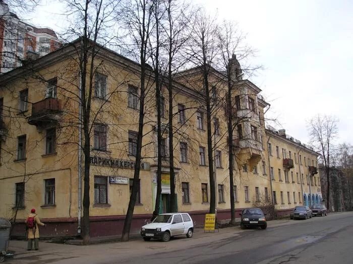 Красный строитель фото Demolished houses featuring Stalinist architectural style in former Krasny Stroi