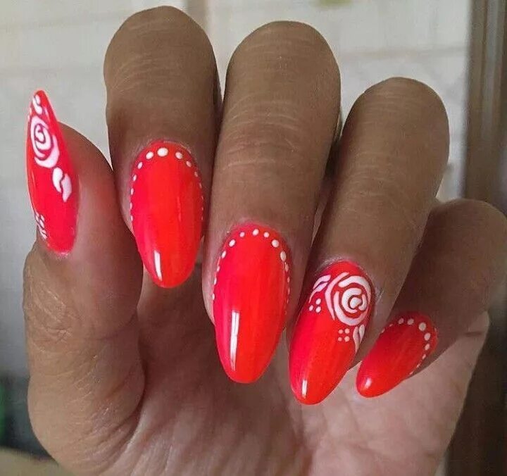 Красный светоотражающий маникюр с дизайном Nail designs, Nail art, Flower nails