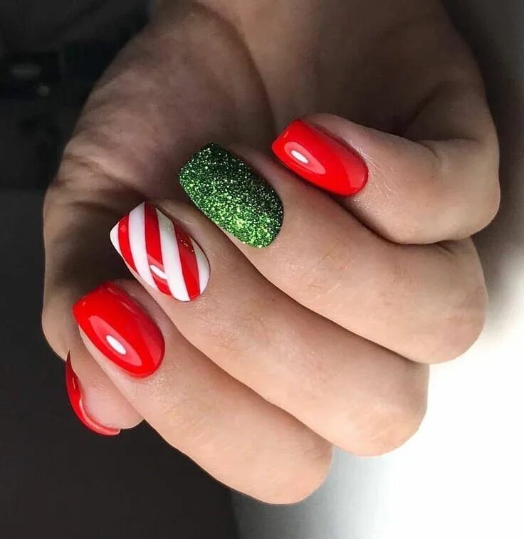 Красный светоотражающий маникюр с дизайном 52 Cute Winter Nail Colors Design Ideas for 2019,dark winter nails,winter nails 