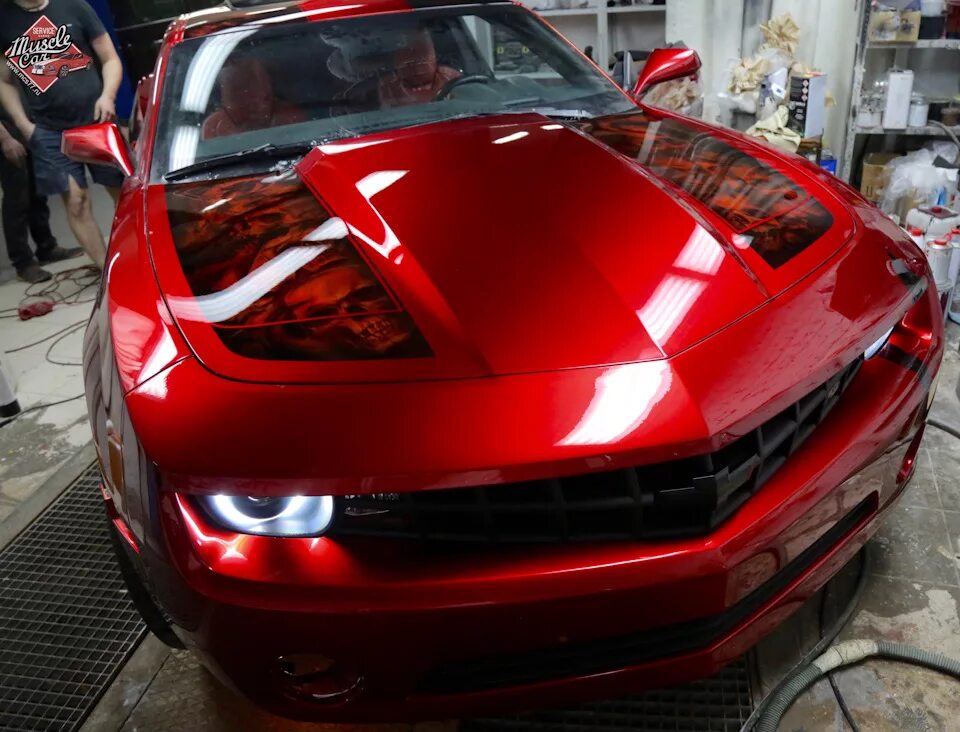 Красный цвет авто фото Перекрас Camaro в цвет Candy Blood Red и аэрография от MCS - Muscle Car Service 