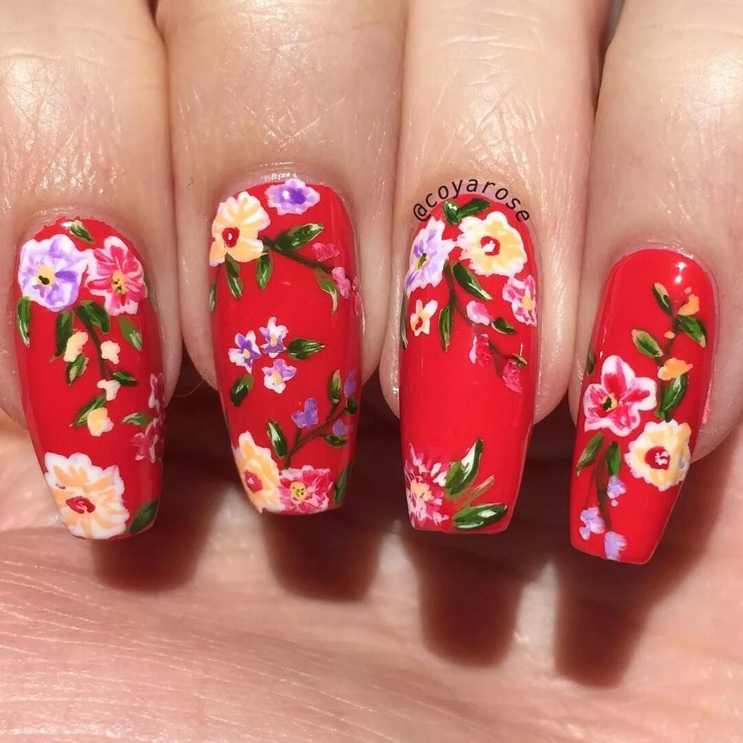Красный цвет дизайн ногтей с цветами Nicoya Grobman on Instagram: "A bright, Summery retro type floral inspired by a 