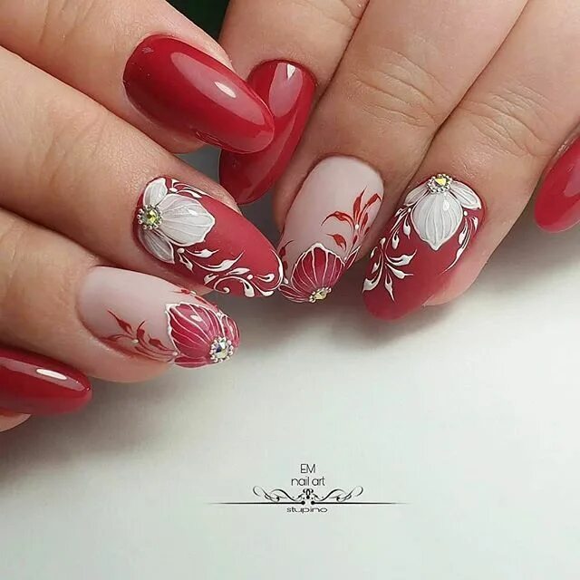 Красный цвет дизайн ногтей с цветами Маникюр / Ногти / Мастера (@nail_art_club) * Zdjęcia i filmy na Instagramie Flor