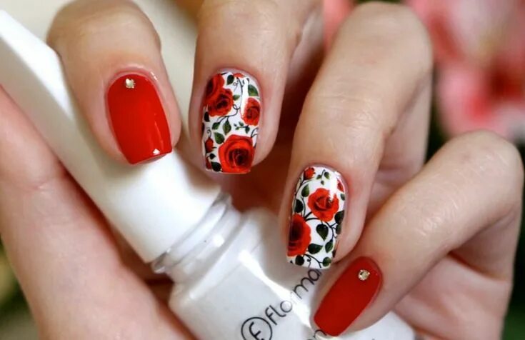 Красный цвет дизайн ногтей с цветами Pin on Красный маникюр Floral nails, Floral nail designs, Nail designs