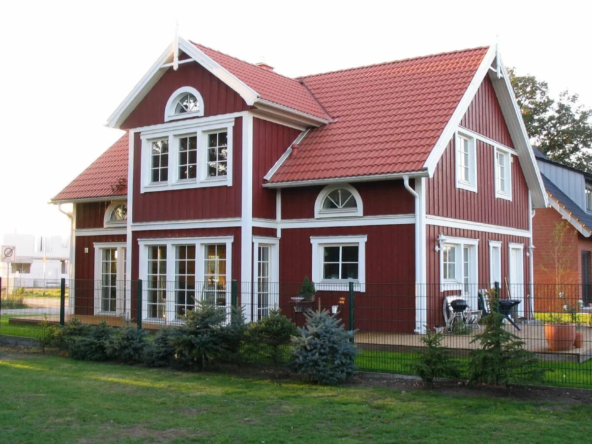 Красный цвет дома фото Unsere Bauunternehmer bauen Ihr Schwedenhaus, bezahlbar in ganz Europa. Mehr inf