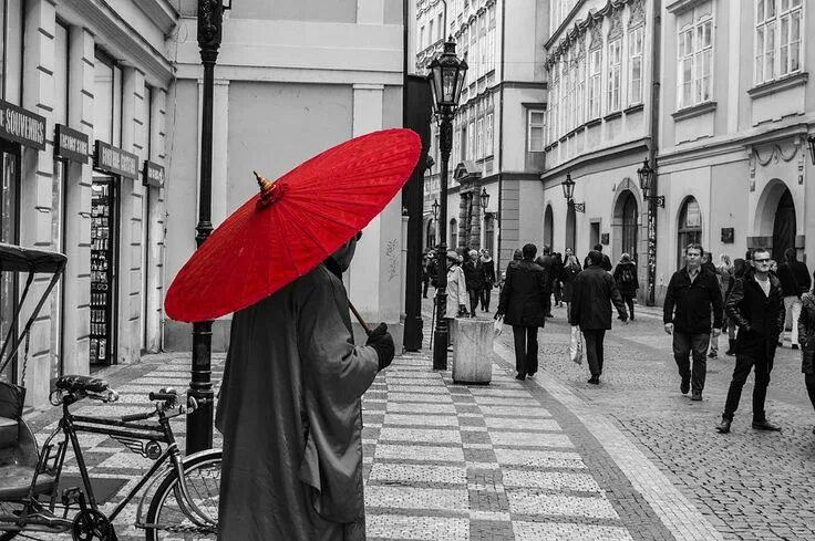 Красный цвет на черно белом фото Routine durchbrechen - So veränderst du dein Bewusstsein! - Honigperlen Selectiv